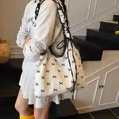 伊曼家 甜美可爱褶皱波点蝴蝶结 特殊材质 托特包单肩包 女款 白色