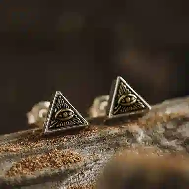 925