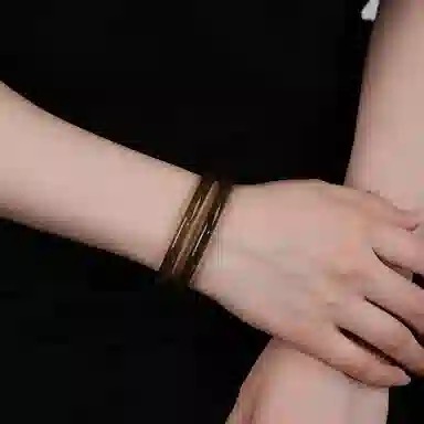 蒂尼诗 冰种远山黛细圆条茶美人条晴水 玉髓 玉石手镯 女款