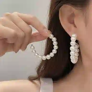 925