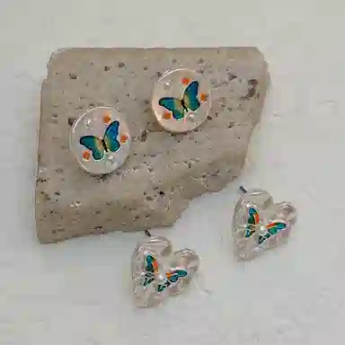 925