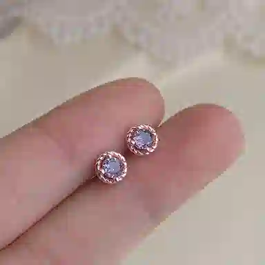 925