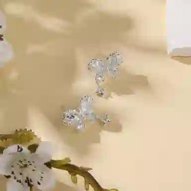 925