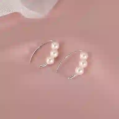925