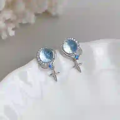 925