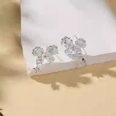 925