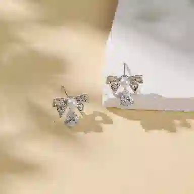 925