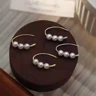 925