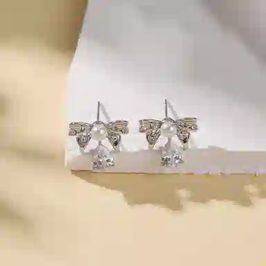 925