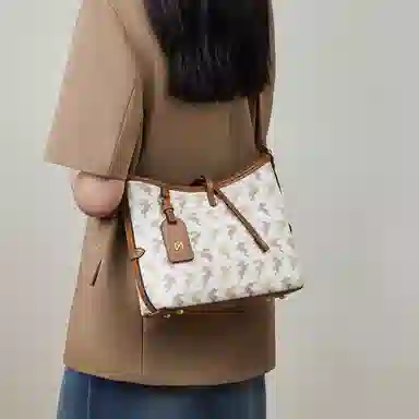 15 MINS Tote