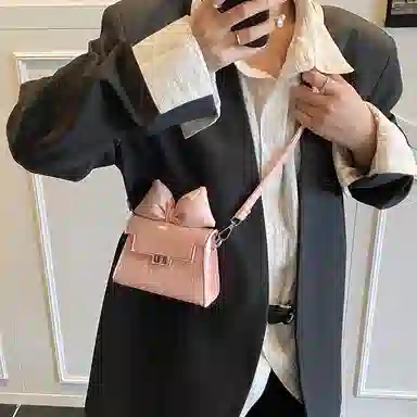 LOUIS ROYALN Bow Bag