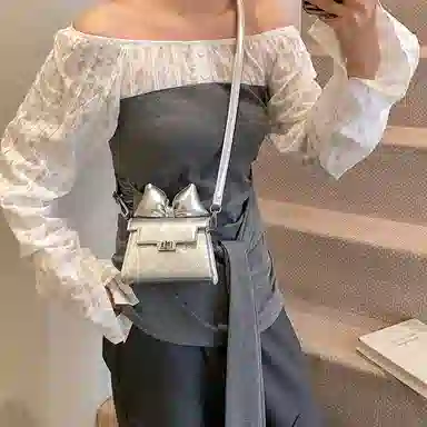 LOUIS ROYALN Bow Bag