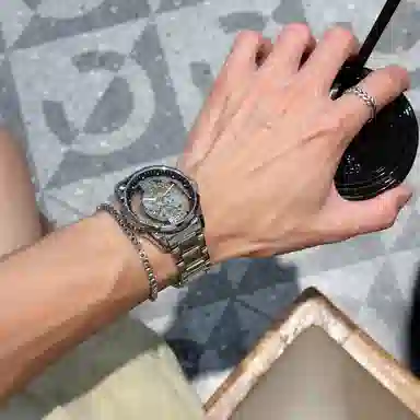 AIYISHI Quartz Watch