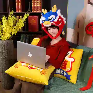 公主恋人 龙年暴富大吉绣花靠枕  抱枕 玩偶 毛绒公仔