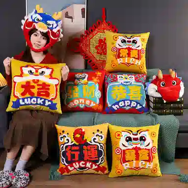 公主恋人 龙年暴富大吉绣花靠枕  抱枕 玩偶 毛绒公仔