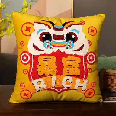 公主恋人 龙年暴富大吉绣花靠枕  抱枕 玩偶 毛绒公仔