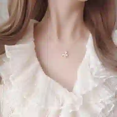 925