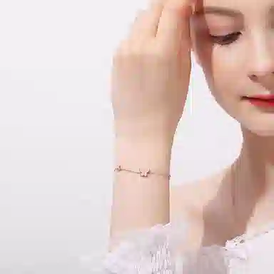 925