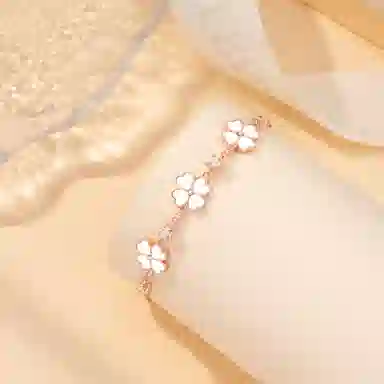 925