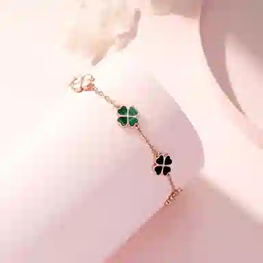 925
