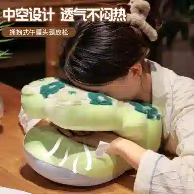 雄俊 卡通羊羔绒午睡枕 玩偶周边