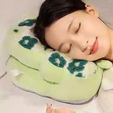 雄俊 卡通羊羔绒午睡枕 玩偶周边