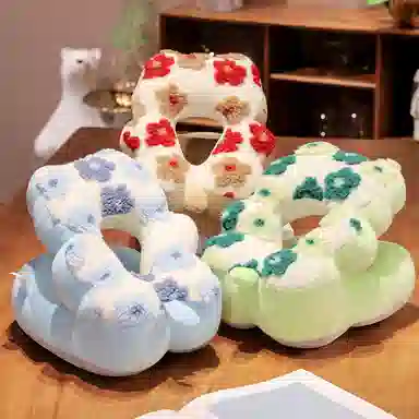 雄俊 卡通羊羔绒午睡枕 玩偶周边