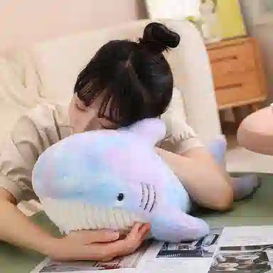 雄俊 超大号迷彩鲨鱼抱枕  长条枕夹腿睡觉 呆萌扎染彩色啊呜鲨鱼 玩偶 毛绒公仔