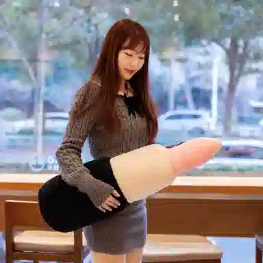 雄俊 创意口红美妆蛋抱枕 亲肤柔软儿童男女家居靠枕 玩偶 玩具周边