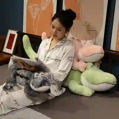 雄俊 大号眯眼鳄鱼抱枕 超柔软长条枕 玩偶 毛绒公仔