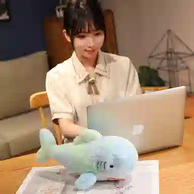 雄俊 阿布鲨鱼 超大号彩色鲨鱼形 玩偶 毛绒公仔
