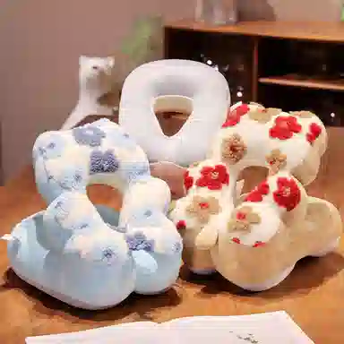 雄俊 卡通羊羔绒午睡枕 玩偶周边