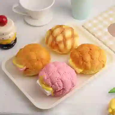 雄俊 湿软慢回弹食物蛋糕酥皮煎蛋面包 可颂吐司减压 捏捏超软 玩具