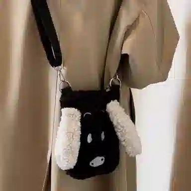 雄俊 冬季迷你羊羔绒小狗 可爱小狗毛绒手机包 百搭斜挎包 潮品拍照便携 适用于三周岁以上人群 玩偶周边