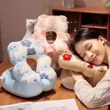 雄俊 卡通羊羔绒午睡枕 玩偶周边