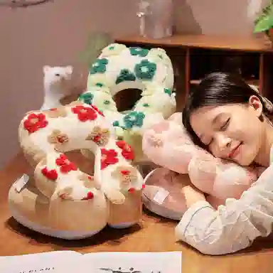 雄俊 卡通羊羔绒午睡枕 玩偶周边