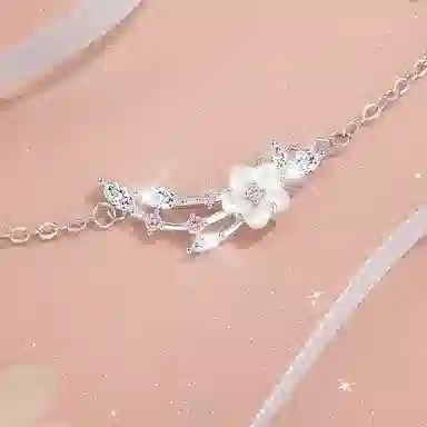 925
