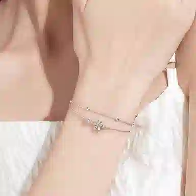 925