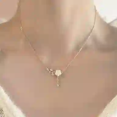925