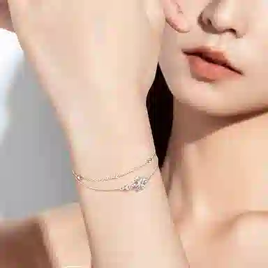 925