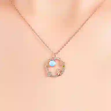 925