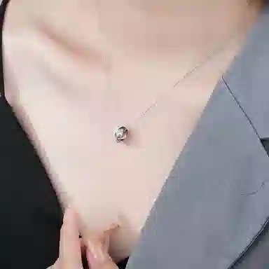 925