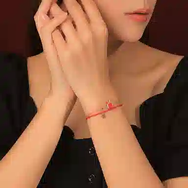 925