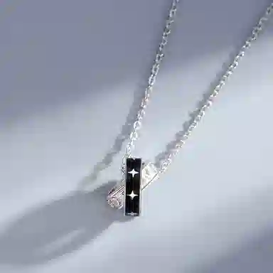 925