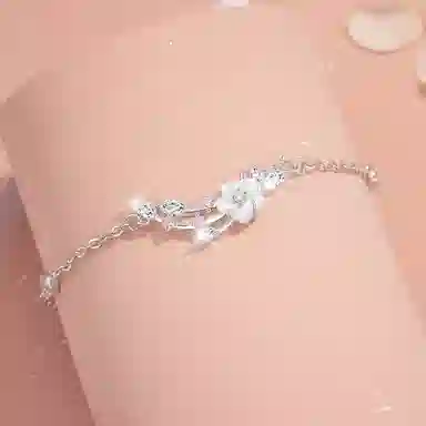 925