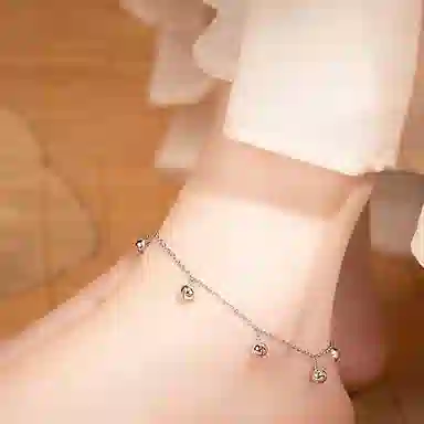 925