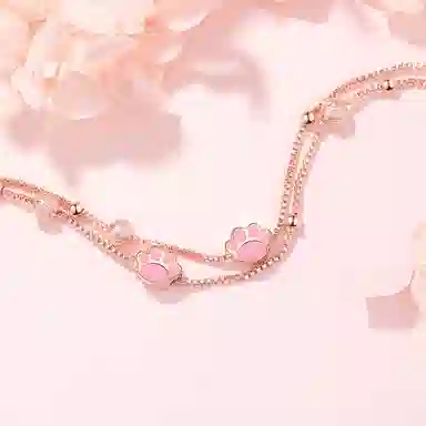 925