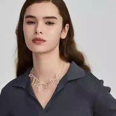 925
