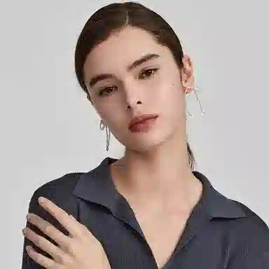925