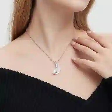 925